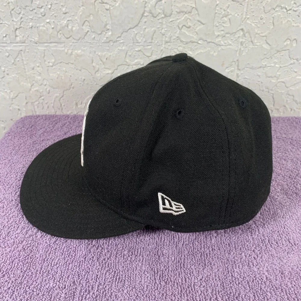 Chicago White Sox Hat Cap Fitted Mens 7 3/8 Black‎ White MLB Baseball Logo
